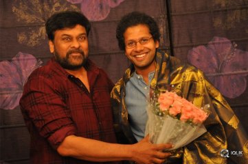 Chiranjeevi Felicitates Tholi Prema Movie Team at His Home